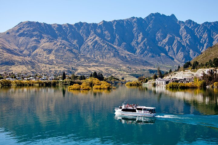 Feel the Calm, Hear the Stories – A Classic Lake Wakatipu Journey
